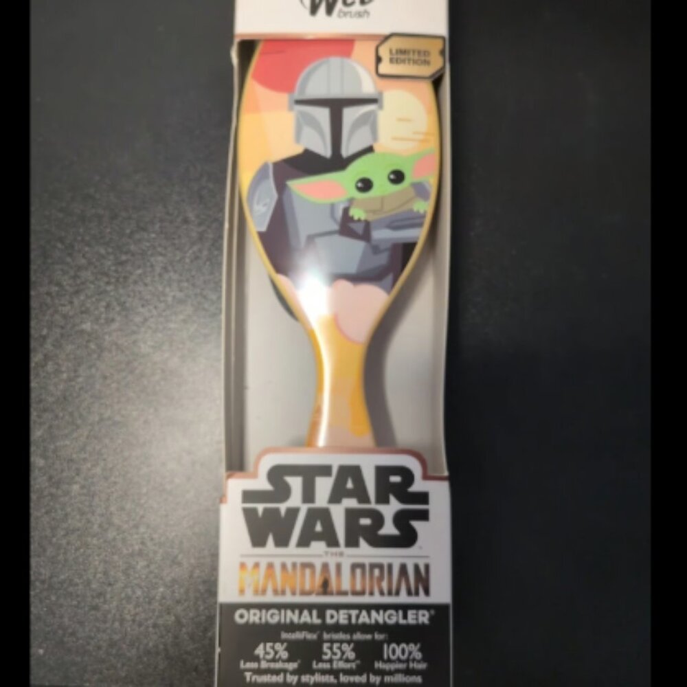 Wet Brush Original Detangler Star Wars Mandalorian Grogu Baby Yoda Limited Ed.
